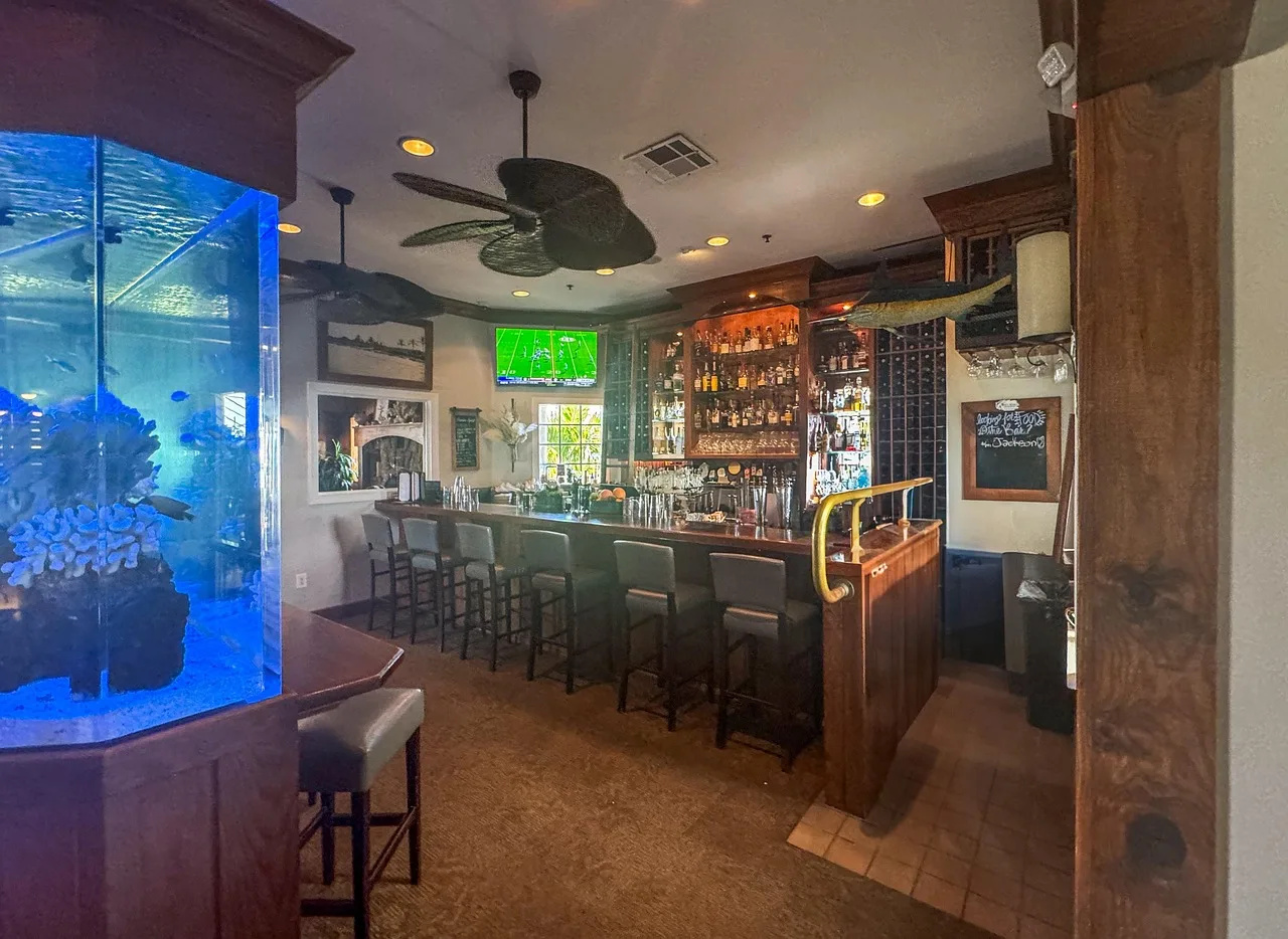 restaurant, bar, pub, liquor, party. Ontario Liquor Licence Application: Fees and Timelines Explained